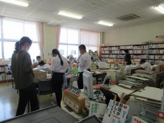 1年生調べ学習.JPG