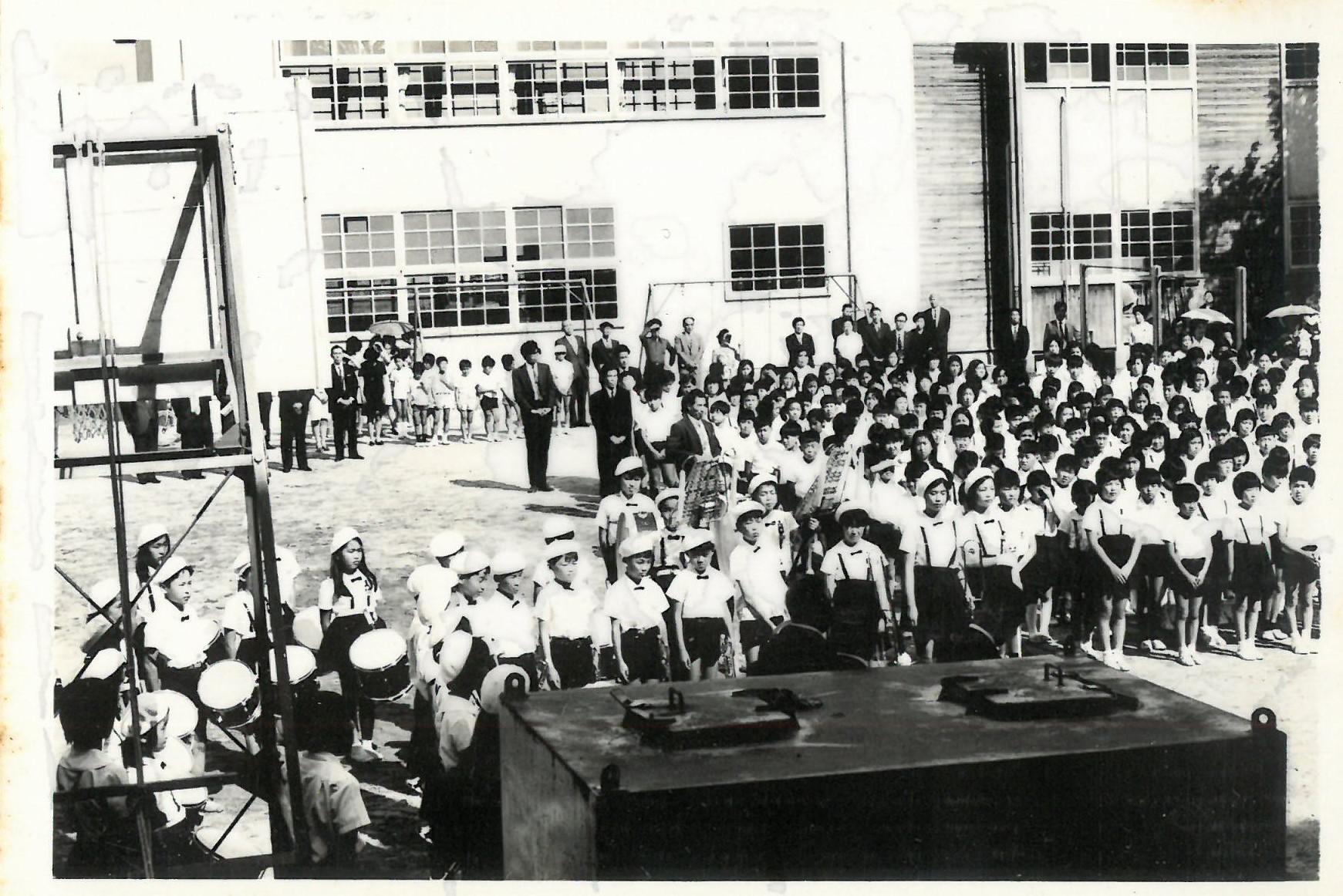 S49.6_100年記念碑除幕式3.jpg
