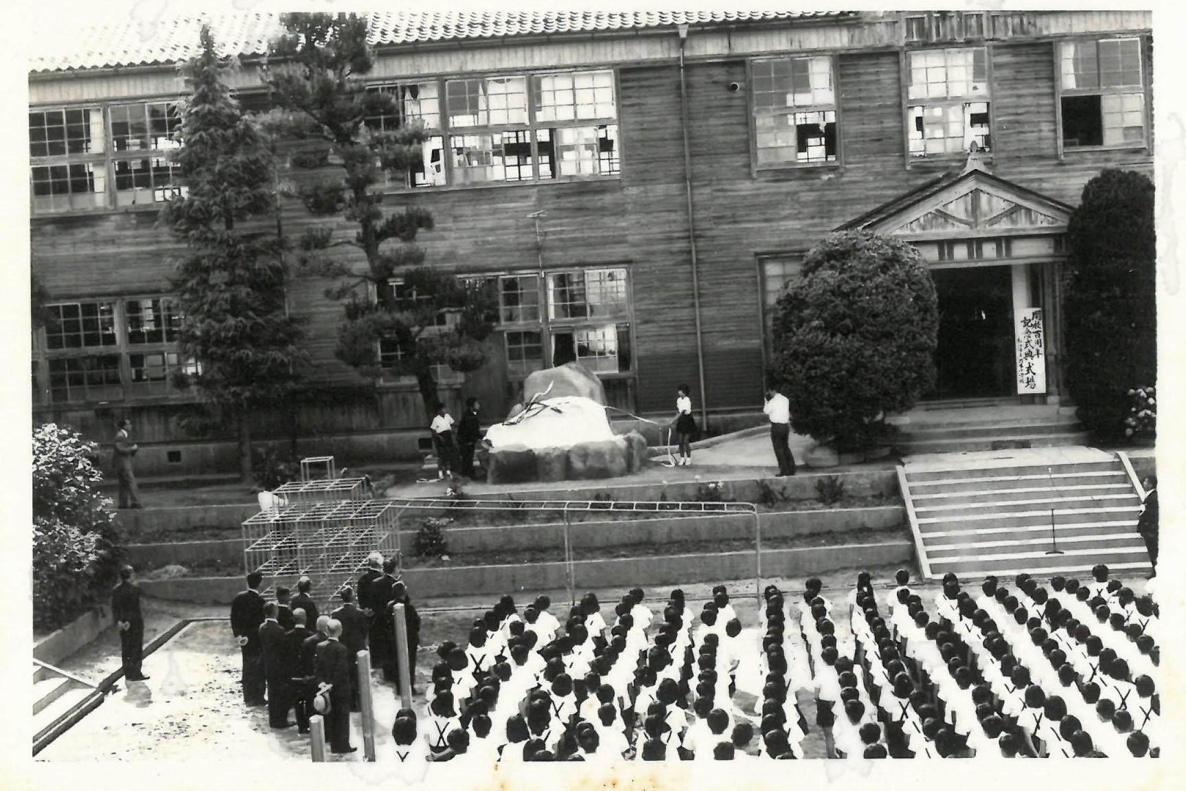 S49.6_100年記念碑除幕式2.jpg
