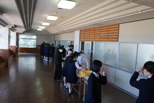 喜ぶ生徒たち (1).JPG
