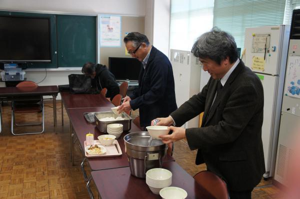 喜ぶ生徒たち (2).JPG